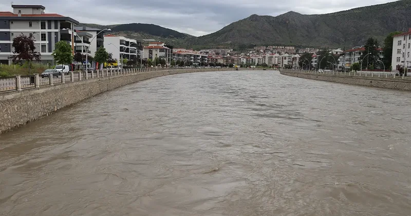 Amasya da Yeşilırmak ın debisi yükseldi