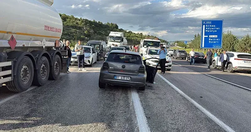 Adıyaman’da 2 otomobil çarpıştı; anne ve 2 çocuğu öldü, 4 kişi de yaralandı