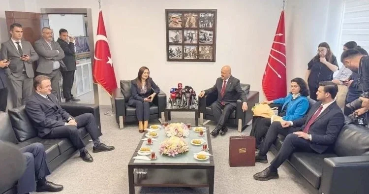 Siyasette ilkler bayramı