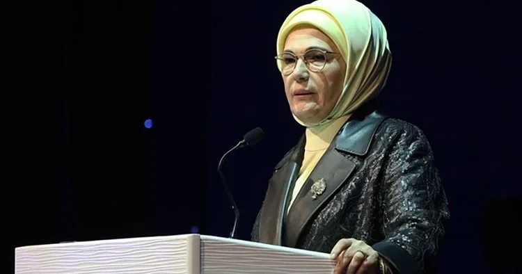Emine Erdoğan dan İstanbul un fethinin yıl dönümü mesajı