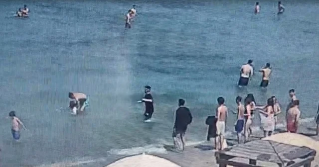 Kuşadası nda denizde can pazarı: 70 yaşındaki turist ölümden döndü Aydın Haberleri