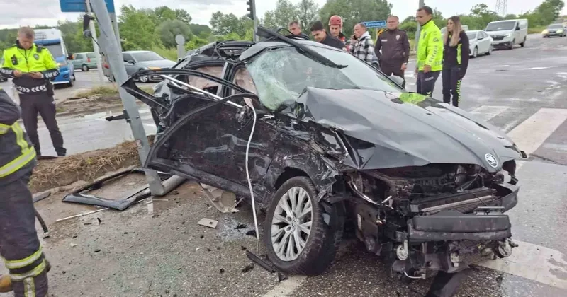 Sakarya’da otomobil, minibüs ve tır çarpıştı: 4’ü ağır 6 yaralı