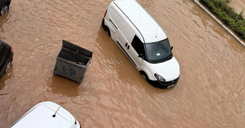 Bozüyük te sağanak sele yol açtı: Yollar sular altında kaldı
