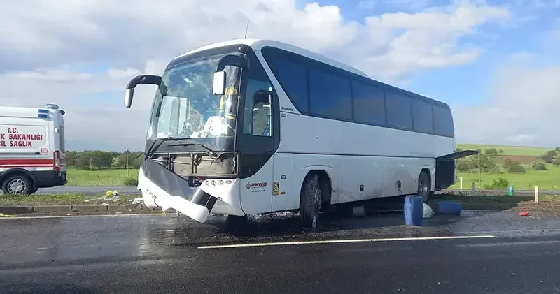 Aksaray da tur otobüsü kaza yaptı: 16 yaralı