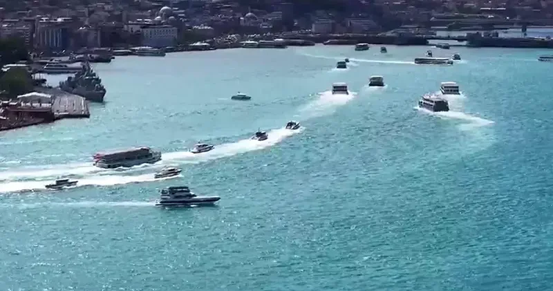 Fetih kutlamaları kapsamında Sarayburnu ndaki gemi korteji havadan görüntülendi