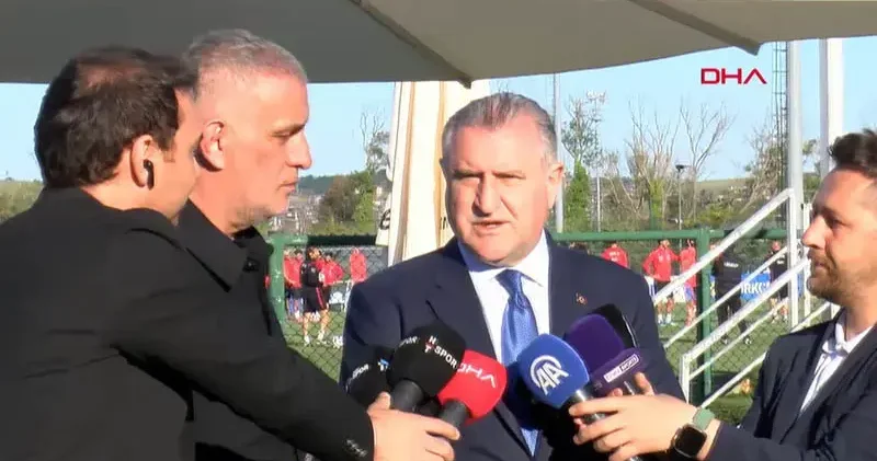 Bakan Bak, A Milli Futbol Takımı’nın antrenmanını takip etti