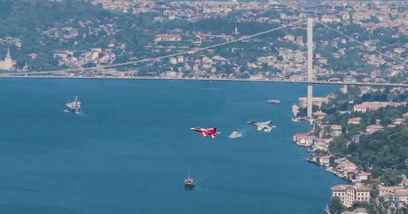 İstanbul semalarında HÜRJET rüzgarı: Boğaz daki o anları görenler gözlerine inanamadı!