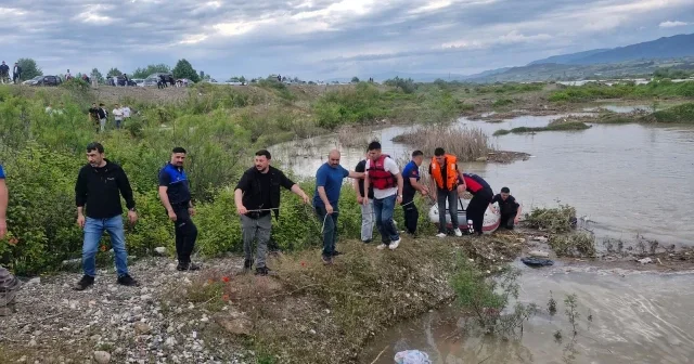 Tokat ta 4 kişi Kelkit Çayı na düştü: 2 kişiyi arama çalışmaları devam ediyor VİDEO İZLE