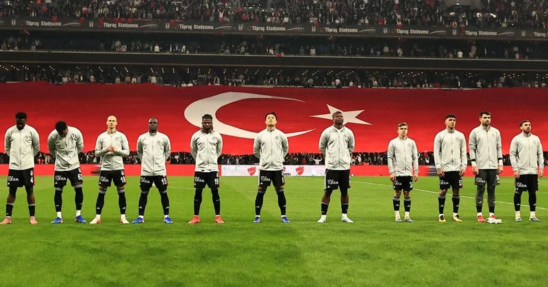 İstiklal Marşı Uygulaması Devam Ediyor