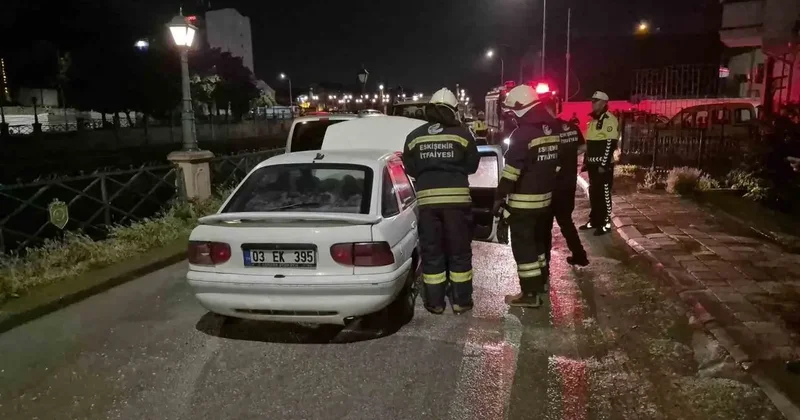Eskişehir’de akaryakıt istasyonunun arkasında gerçekleşen araç yangını korkuttu