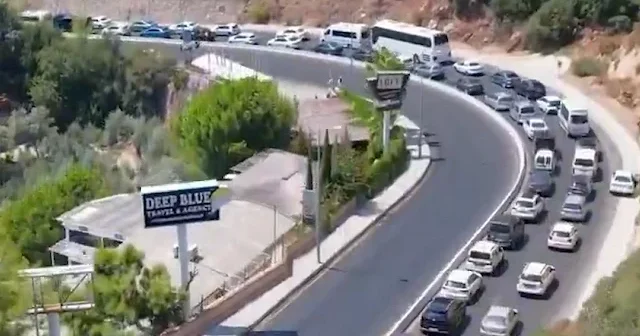 Ölüdeniz e araç akını: Fethiye’de bayram trafiği havadan görüntülendi VİDEO İZLE