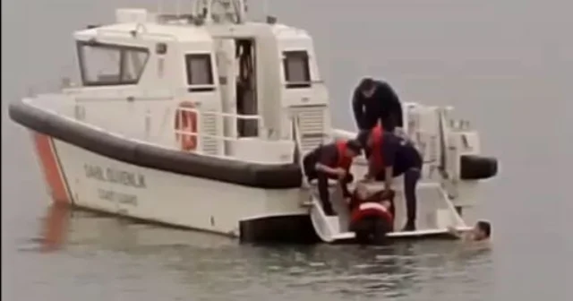 Denize atlayan kadını itfaiye eri kurtardı Samsun Haberleri