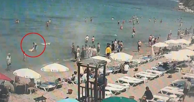 Denizde boğulma tehlikesi geçiren Çinli turist kurtarıldı; o anlar kamerada Aydın Haberleri