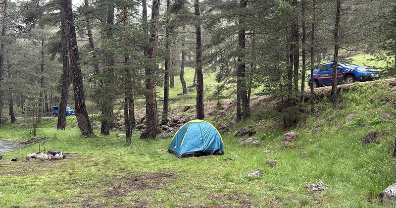 Piknik yapan gruba yıldırım isabet etti: 3 yaralı