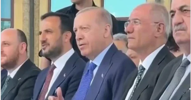 Cumhurbaşkanı Erdoğan Allah u Ekber Türkler geliyor eserine böyle eşlik etti VİDEO İZLE