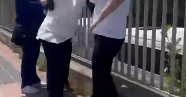 Kadını darbeden erkeği, başka bir kadın iterek uzaklaştırdı; o anlar kamerada Bursa Haberleri