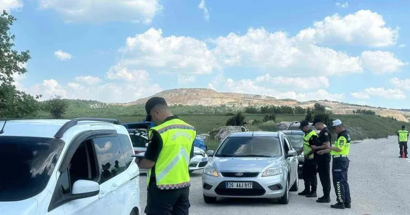 Bilecik’te bayram denetimi: 321 kişi ve 144 araç sorgulandı