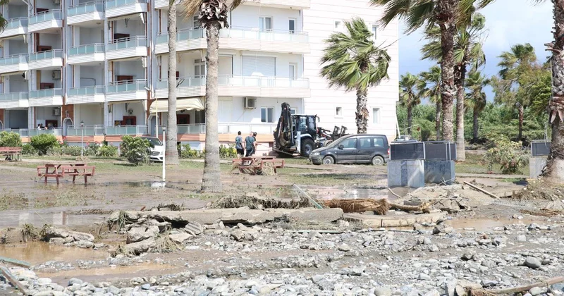 Hatay da sağanak: Cadde ve sokaklar göle döndü