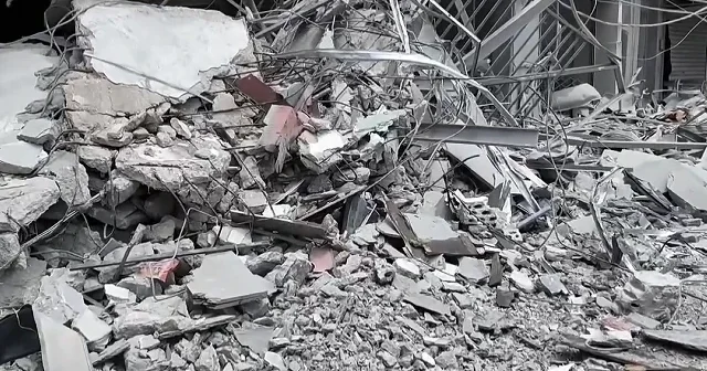 İsrail in hedef aldığı Sur kentindeki yıkım görüntülendi VİDEO İZLE