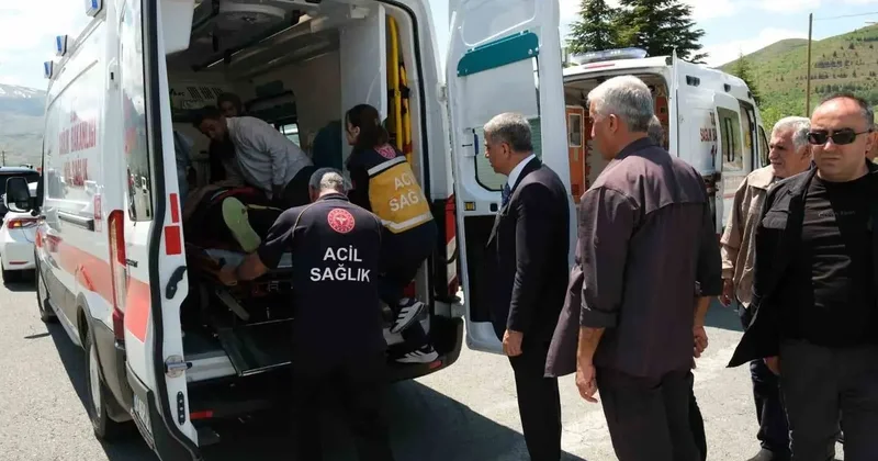 Elazığ’da otomobil aydınlatma direğine çarptı: 1’i bebek 4 yaralı