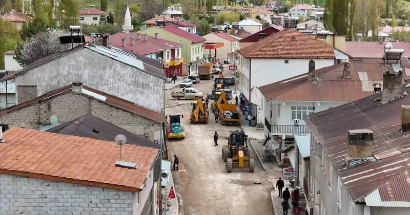 Büyükşehir’den Sarız’daki 1,3 kilometrelik ana arterde yol yapım ve sıcak asfalt çalışması