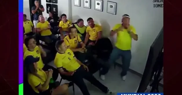 Almanya maçında gol bildirimini erken alan Ekvadorlu taraftar yerinde duramadı