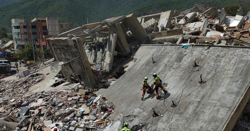 Venezuela da deprem felaketi: Baba ve oğlu enkaz altından dört gün sonra kurtarıldı Dış Haberler