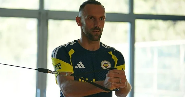 Fenerbahçe de Vedat Muriqi şoku! Sahalardan uzak kalacağı süre belli oldu