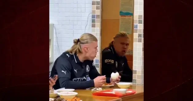 Norveçli golcü Haaland ın aynada kendisini görünce verdiği tepki viral oldu