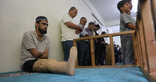 Elektrik akımında uzuvlarını kaybetti: Hayata ve ibadete tutunarak yeniden umutlandı VİDEO İZLE