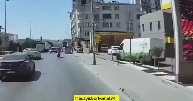 Ateş açıldı, durmadı: Motokuryenin arkasına binen polis şüpheliyi böyle kovaladı!