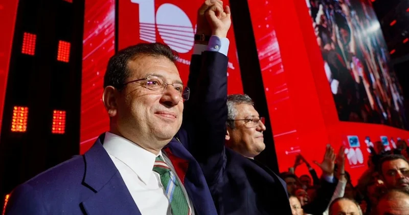 Ekrem İmamoğlu, Özgür Özel in fotoğrafıyla mesaj verdi: Onlar bu fotoğrafa iyi baksın Sözcü Gazetesi