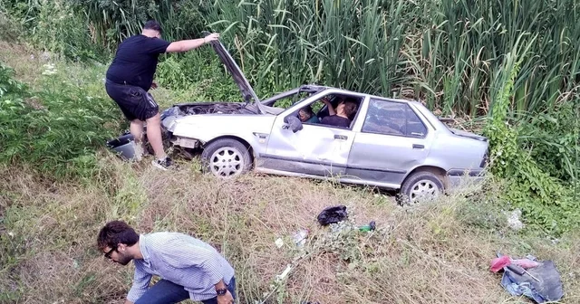 Dere yatağına devrilen otomobildeki 2 kişi yaralandı Edirne Haberleri Habertürk Yerel Haberler