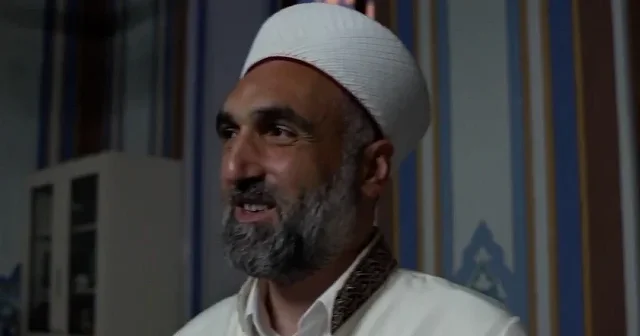 İçerik üreticisi cemaati olmayan camiye 100 kişi götürdü: İmamın sevinci gözlerinden okundu VİDEO İZLE