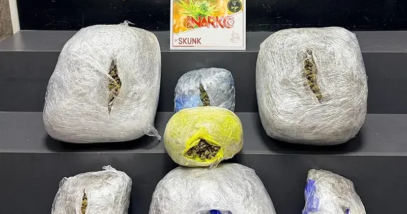 İzmir de 15 kilo skunk ele geçirildi: 3 tutuklama