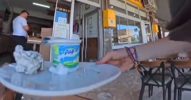 Dönerini yiyip tabağını tezgâha bırakan Avrupalı turiste Samsunlu esnaftan hesap jesti: Eline sağlık usta VİDEO İZLE