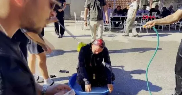 Bursa daki düğün eğlencesinde damadı evlendiğine pişman ettiler