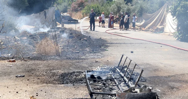 Hurda demiri için ateşe verilen çekyattan sıçrayan yangın evleri tehdit etti Antalya Haberleri Habertürk Yerel Haberler