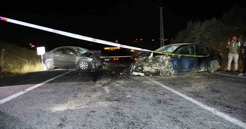 Nevşehir de hatalı sollama sonucu iki otomobil kafa kafaya çarpıştı: Bir kişi hayatını kaybetti Gündem Haberleri