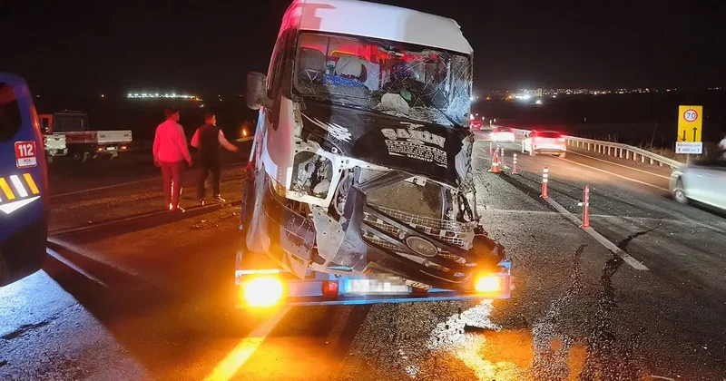 Siverek’te minibüs ile arazöz çarpıştı: 8 yaralı