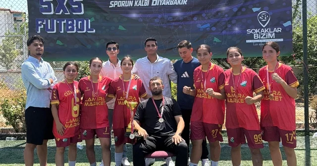 Cizreli kadınlar 5x5 Sokaklar Bizim futbol turnuvasında bölge şampiyonu oldu Şırnak Haberleri Habertürk Yerel Haberler