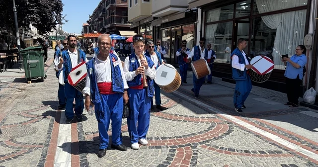 Edirne de davul zurna ekibinden esnafa Kırkpınar daveti Edirne nin düğünü başlıyor: 40 kişilik davul zurna ekibinden esnafa davet Edirne Haberleri Habertürk Yerel Haberler