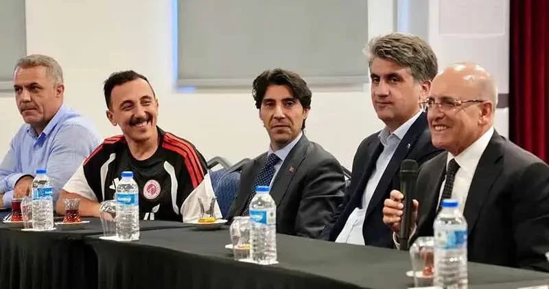 Bakan Şimşek, Batman Petrolspor kampını ziyaret etti