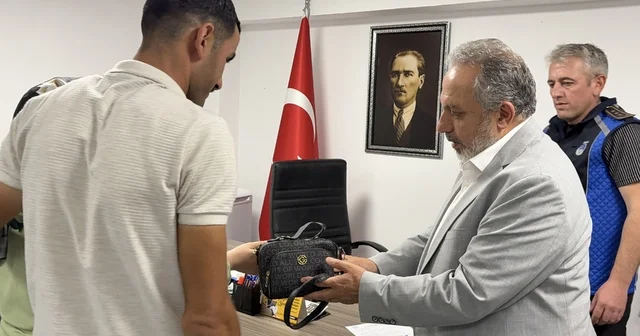 Kayseri de mesire alanında unutulan 700 bin TL değerindeki ziynet eşyasını belediye ekipleri buldu Kayseri Haberleri Habertürk Yerel Haberler
