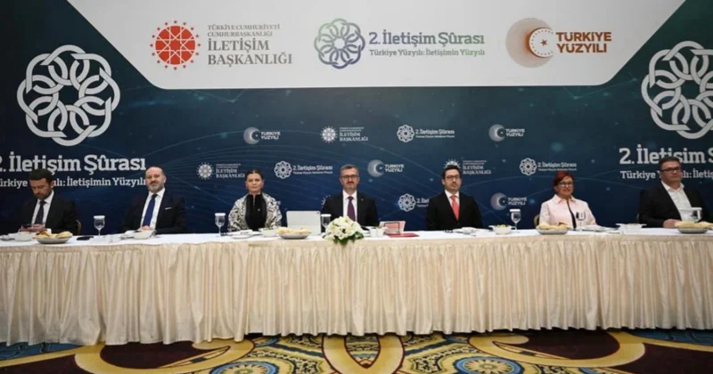 İletişim Başkanı Duran, iletişim fakültelerinin dekan ve öğretim üyeleriyle bir araya geldi