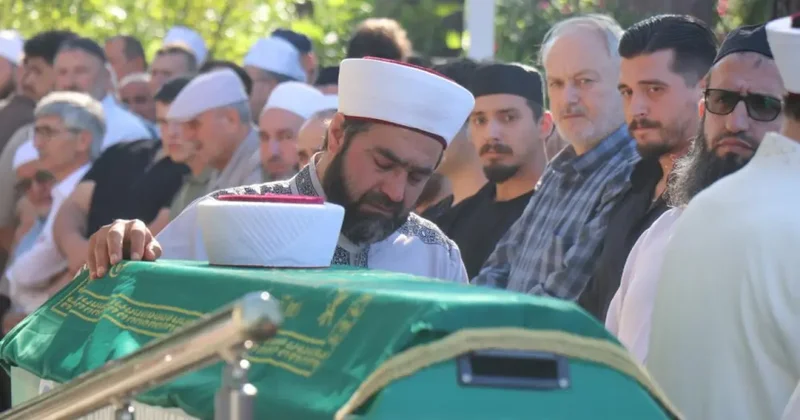 Vefat eden hafızın cenaze namazını imam olan babası kıldırdı