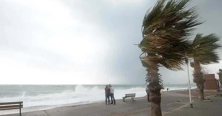 29 Temmuz hava durumu raporu Meteoroloji den 14 il için sarı kodlu fırtına uyarısı! Kuzeyde kuvvetli yağış, güneyde kavurucu sıcaklar etkili olacak