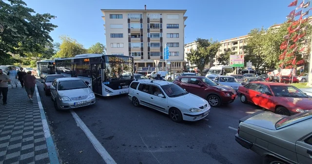 Her 3 kişiye 1 araç düşüyor: Mesai bitince Hükümet Caddesi kilitleniyor Tekirdağ Haberleri Habertürk Yerel Haberler