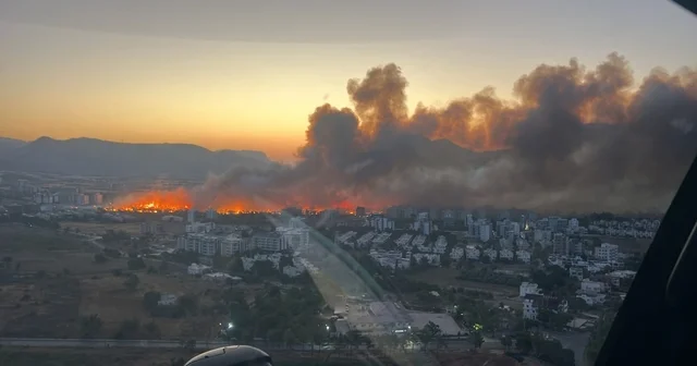 Mersin de yerleşim yeri yakınında çıkan yangın, büyümeden kontrol alltına alındı Mersin Haberleri Habertürk Yerel Haberler