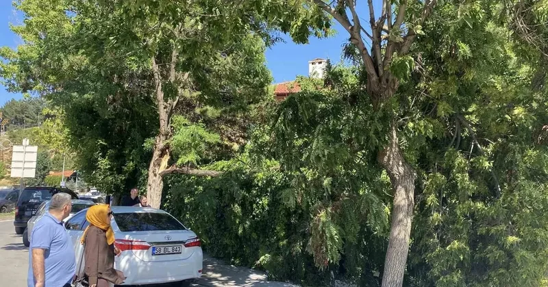 Sivas Valiliği uyarmıştı, rüzgar hasara yol açtı